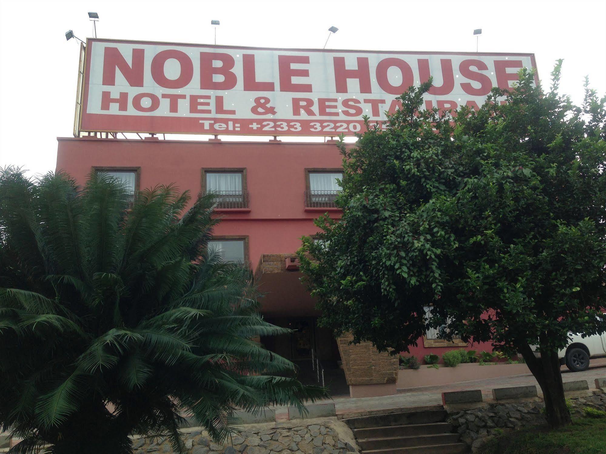 Noble House Hotel คูมาซี ภายนอก รูปภาพ